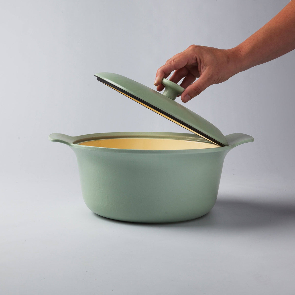 Cast Iron Covered Stockpot P13607