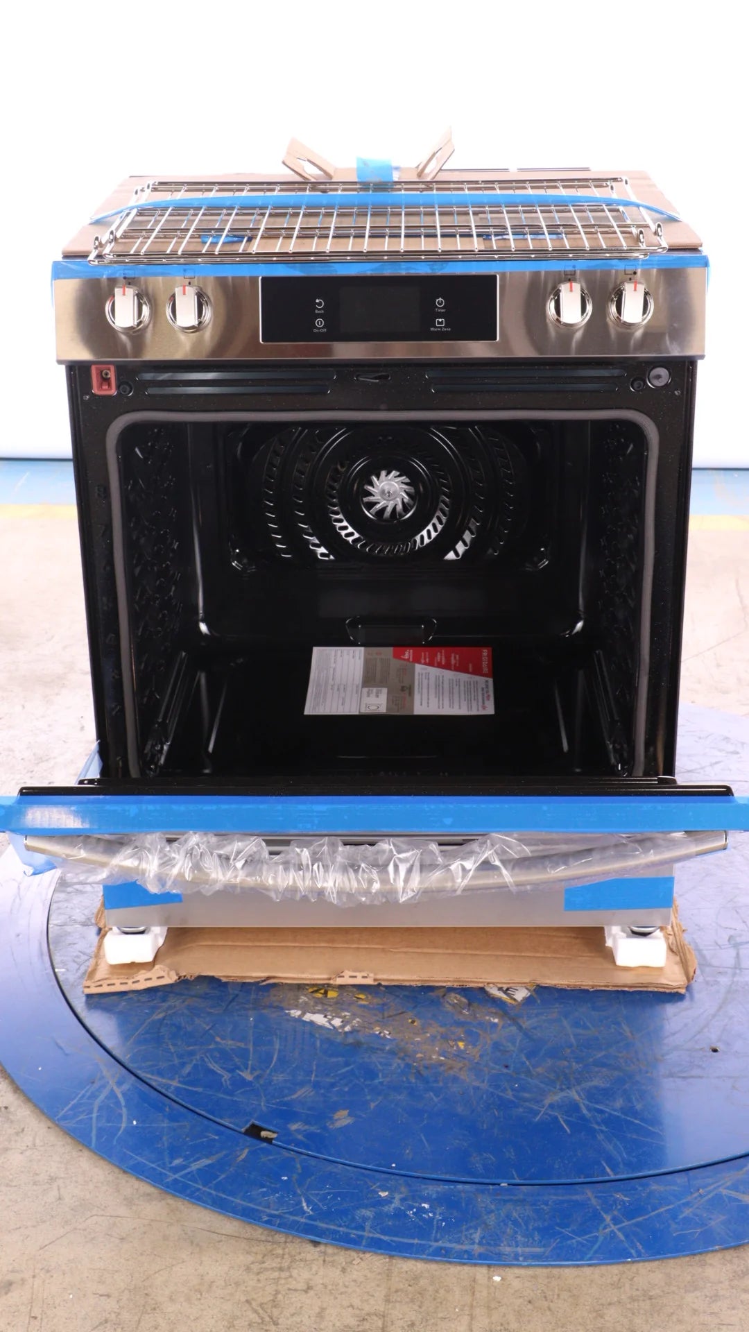 30'' Front Control Electric Range with Total Convection V84513