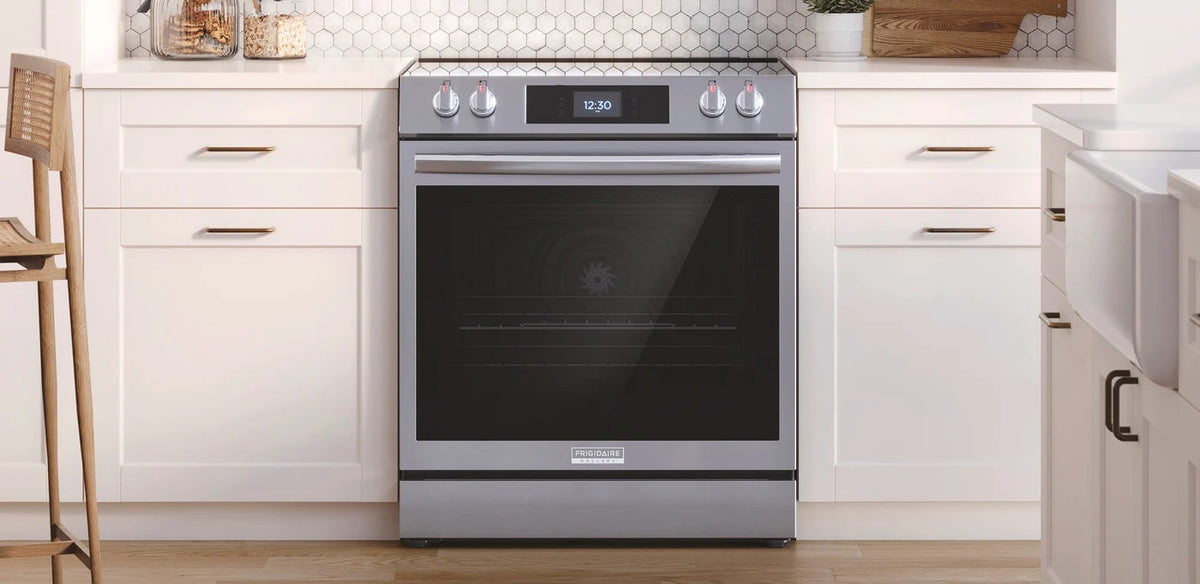 30'' Front Control Electric Range with Total Convection V84513