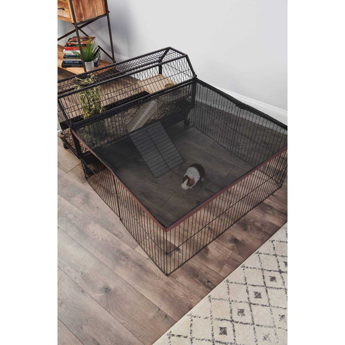 Habitat with Play Yard P8292