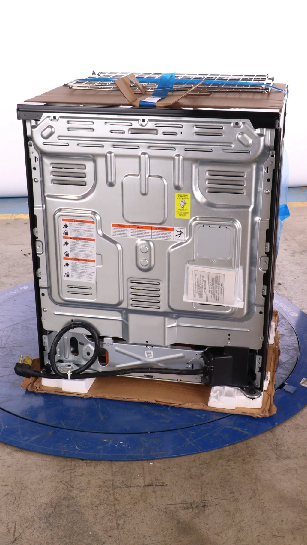 30'' Front Control Electric Range with Total Convection V84513
