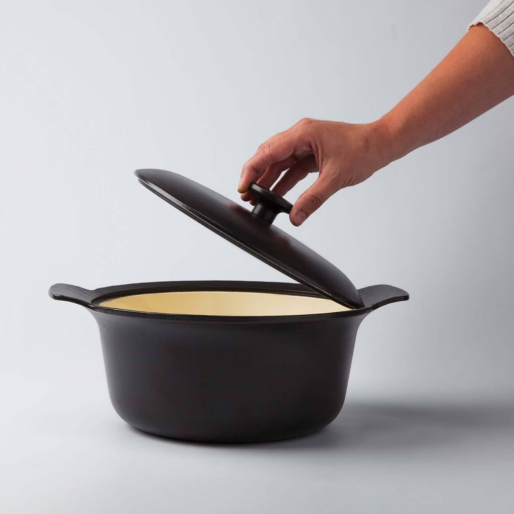 Cast Iron Covered Stockpot P13607