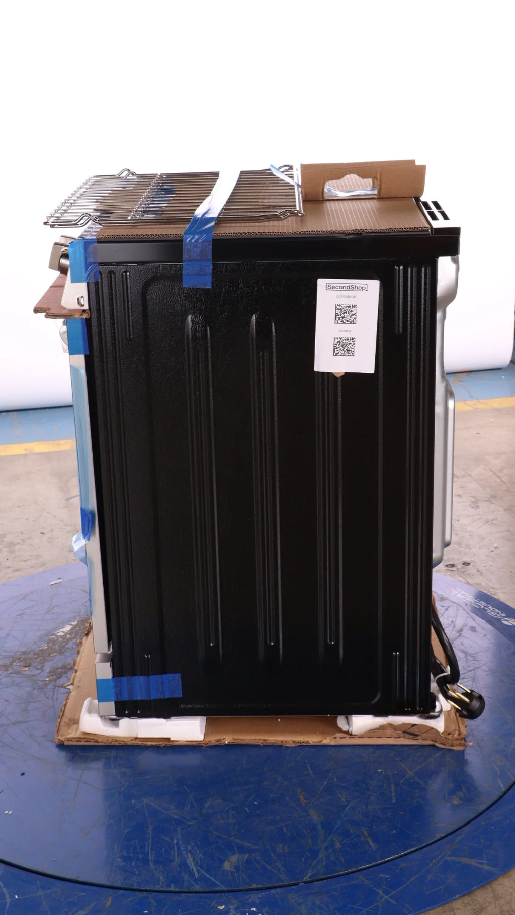 30'' Front Control Electric Range with Total Convection V84513