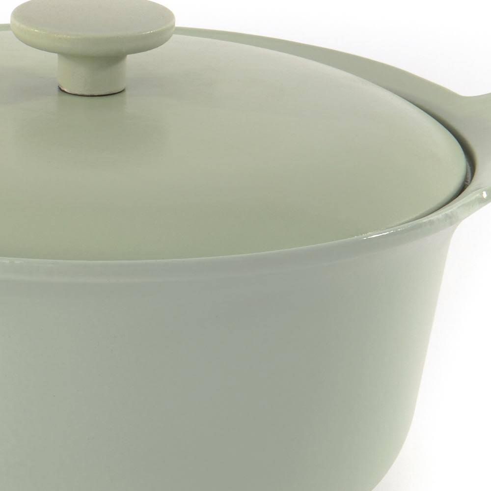 Cast Iron Covered Stockpot P13607